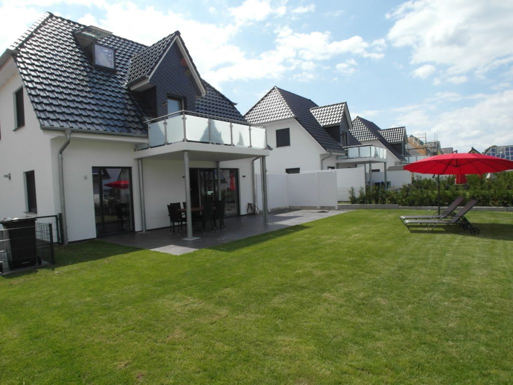 Großer Garten mit Grill, Whirlpool, Liegen