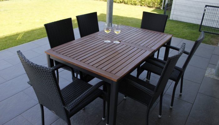 Terrasse mit Sitzgelegenheit